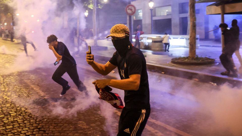 Zwei Tote: Ausschreitungen nach PSG-Sieg erschüttern Frankreich Zwei Tote: Ausschreitungen nach PSG-Sieg erschüttern Frankreich