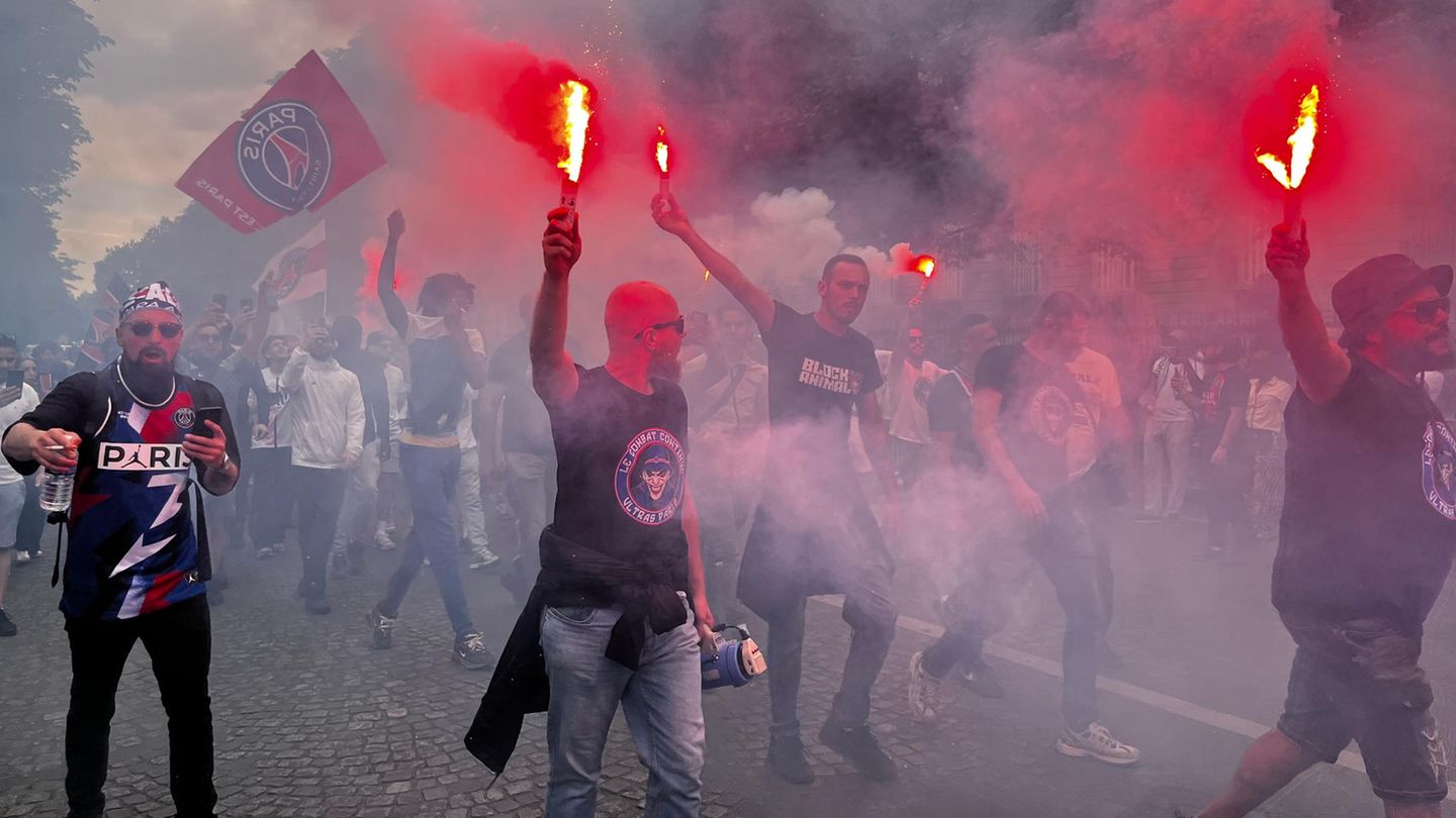Champions League: Peaceful PSG party after riots the day before