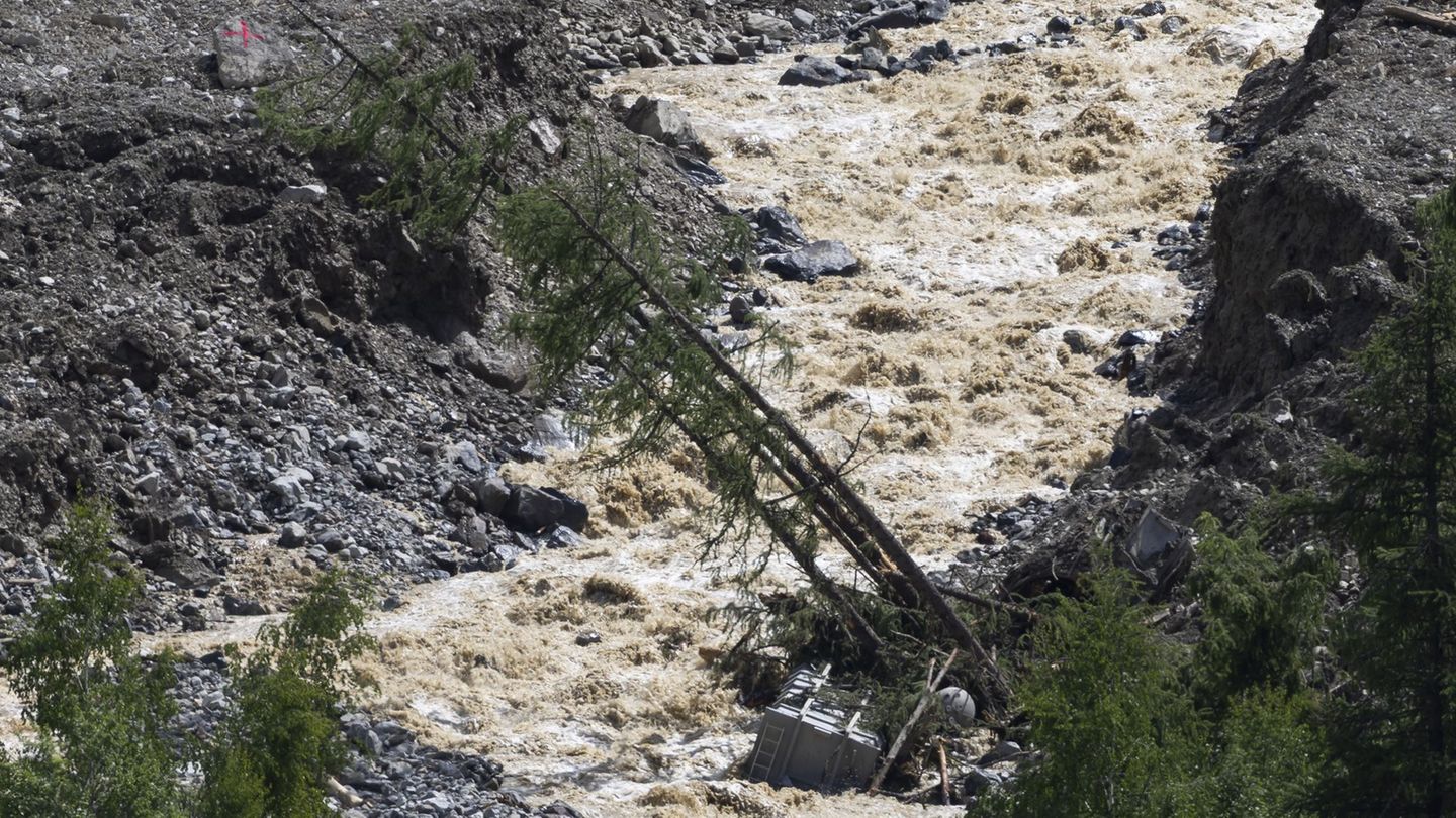 Unglück in Schweizer Alpen: 100 Meter hoher Schuttberg auf Blatten bereitet Experten Sorgen