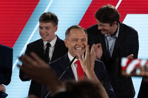 Karol Nawrocki feiert seinen Wahlsieg in Polen