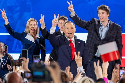 Karol Nowracki feiert seinen Wahlsieg in Polen