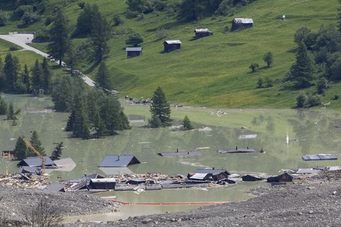 Das Gletschertal Blatten in der Schweiz steht nach dem Steinrutsch völlig unter Wasser