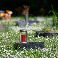 Grabstein bei Beerdigung