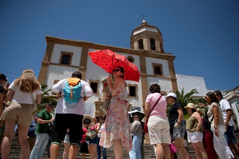 Touristen im südspanischen Ronda Ende Mai