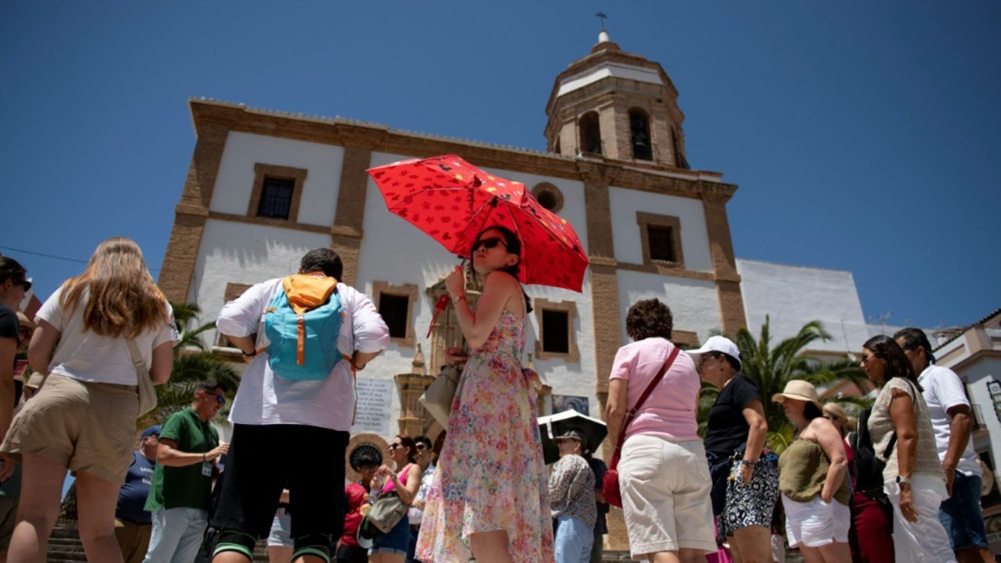 Touristen im südspanischen Ronda Ende Mai