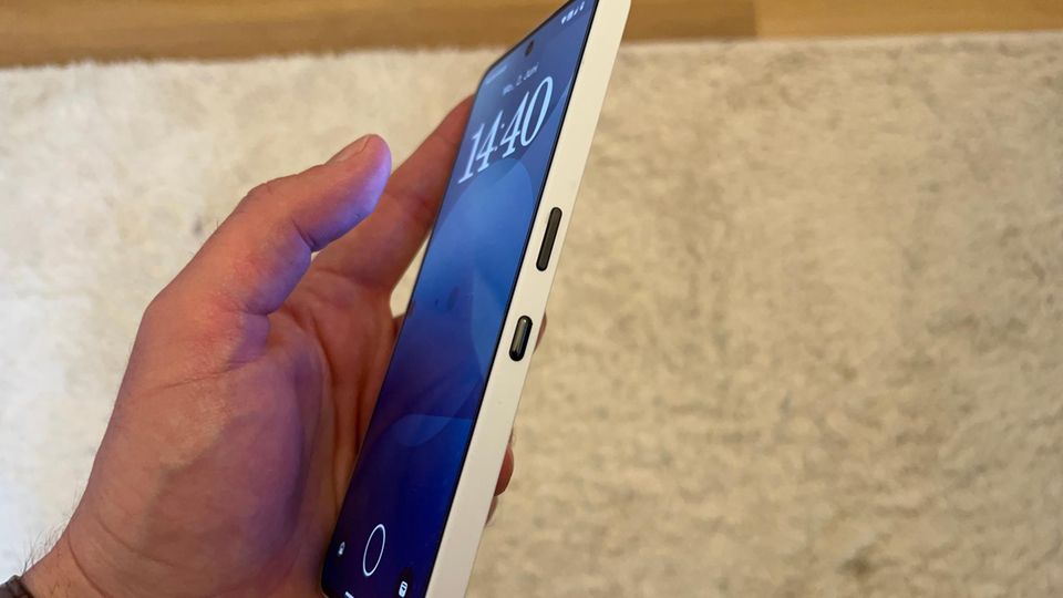 Nothing Phone (3a) Power- und Actionbutton des Nothing Phones