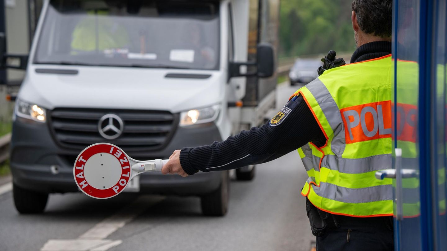 Court: Rejection asylum seeker behind the border is illegal