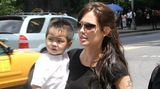 Maddox und Angelina Jolie