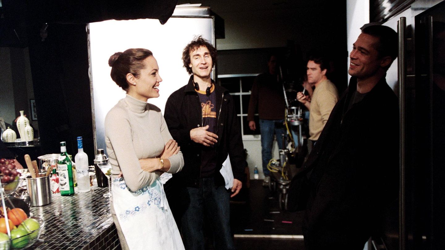 Angelina Jolie, Regisseur Doug Liman und Brad Pitt am Set