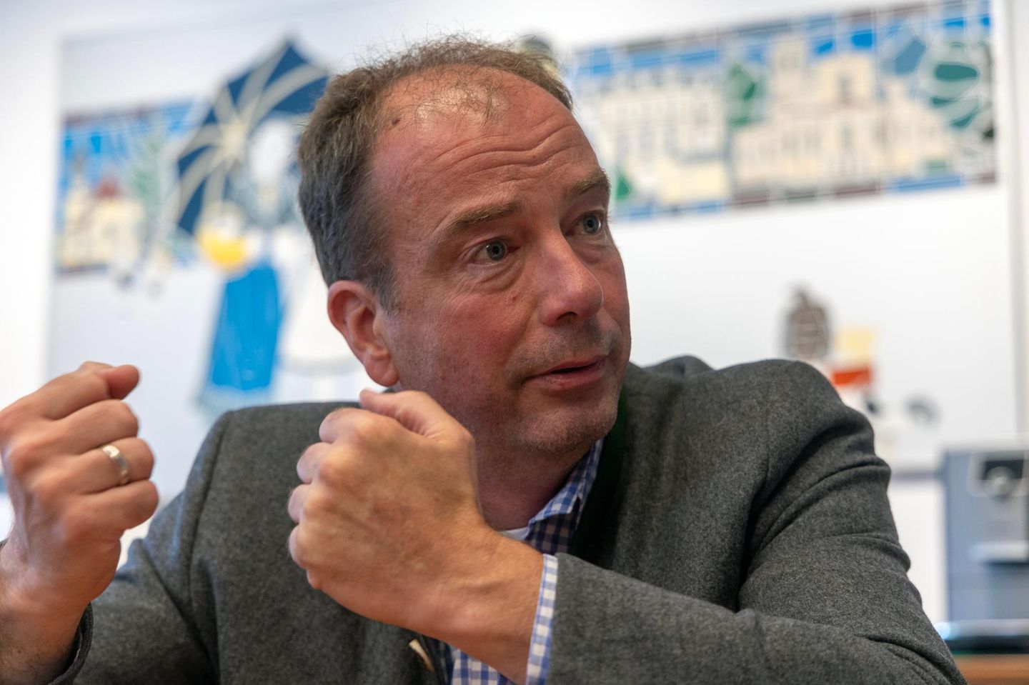 Bürgermeister Michael Müller glaubt an seine Gemeinde. Geretsried nimmt seit Ende des Zweiten Weltkriegs Fremde auf, es gehört zur Geschichte des Ortes