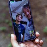 Farhad spricht regelmäßig mit seinem Bruder Farhuddin. Eines Tages, so der Traum der beiden, werden sie eine gemeinsame Schneiderei in Deutschland führen