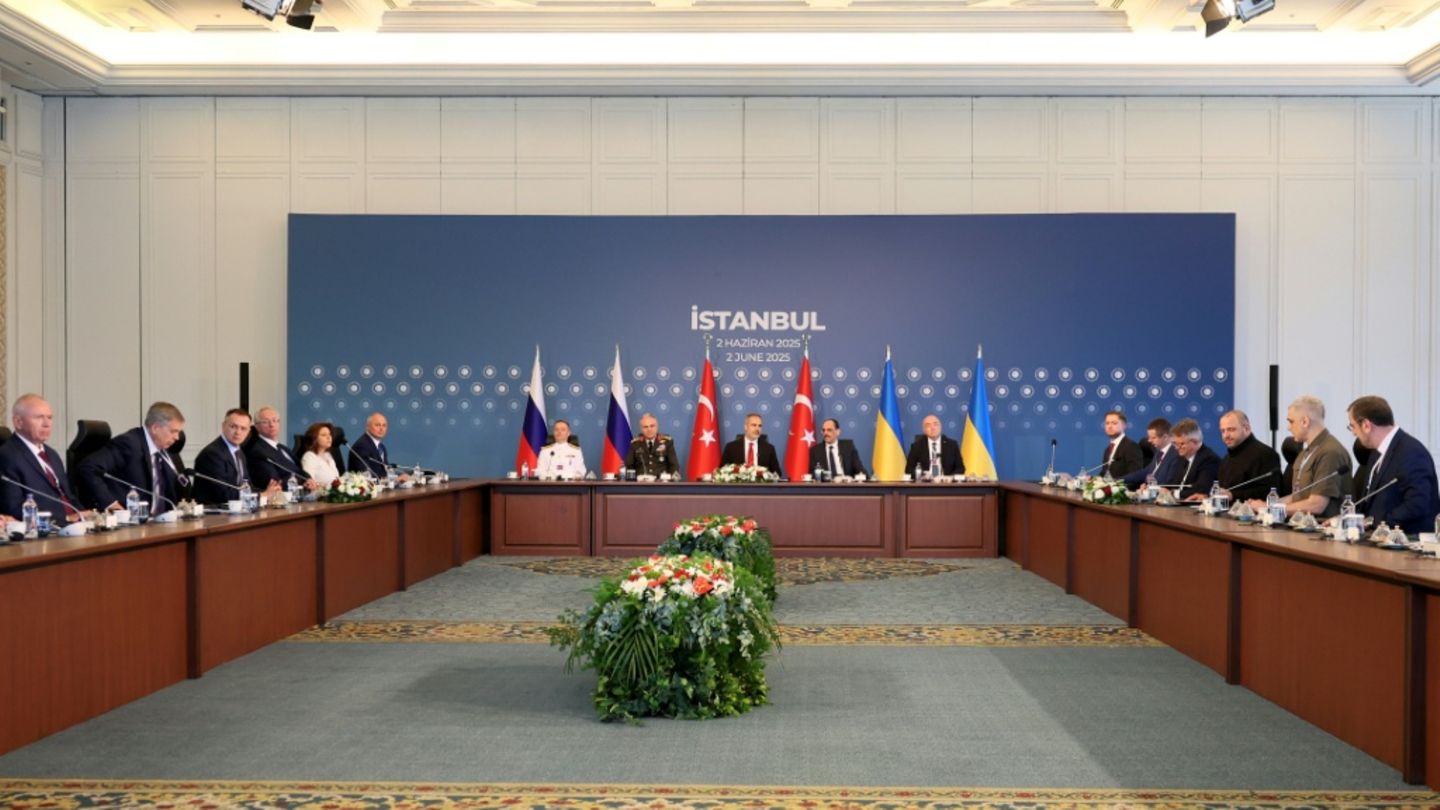 Ukrainische und russische Unterhändler in Istanbul