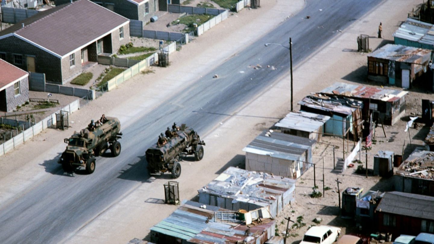 Militärpatrouillen in Lingilishwe im Mai 1985