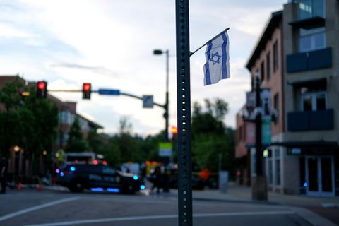Ermittlungen am Angriffsort im Zentrum von Boulder
