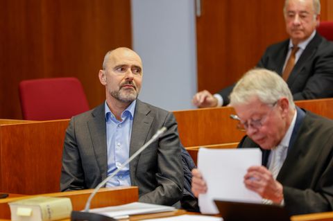 Kai-Uwe Steck (links) mit seinem Verteidiger Gerhard Strate