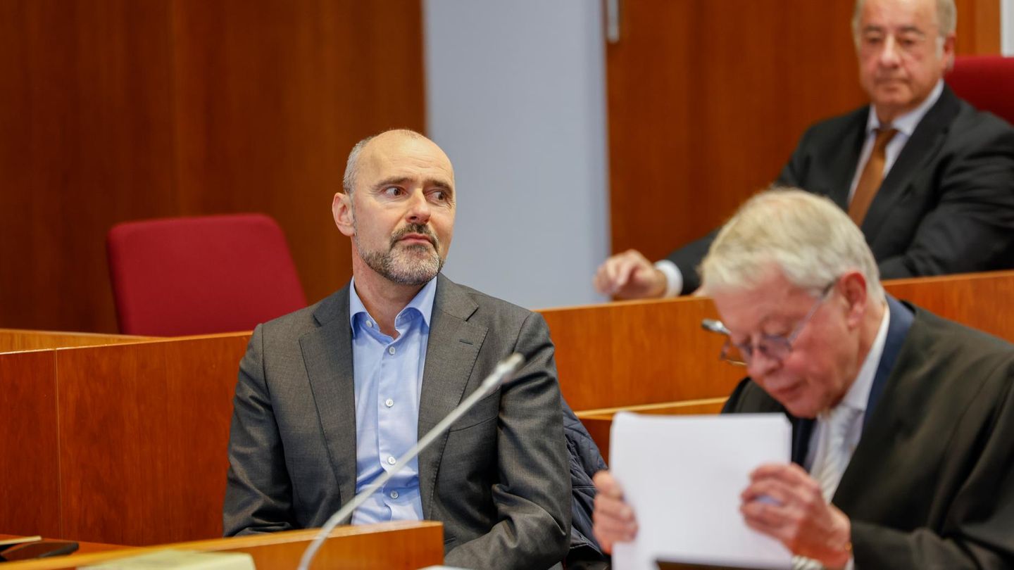Kai-Uwe Steck (links) mit seinem Verteidiger Gerhard Strate