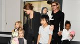 Angelina Jolie und Brad Pitt mit ihren Kindern