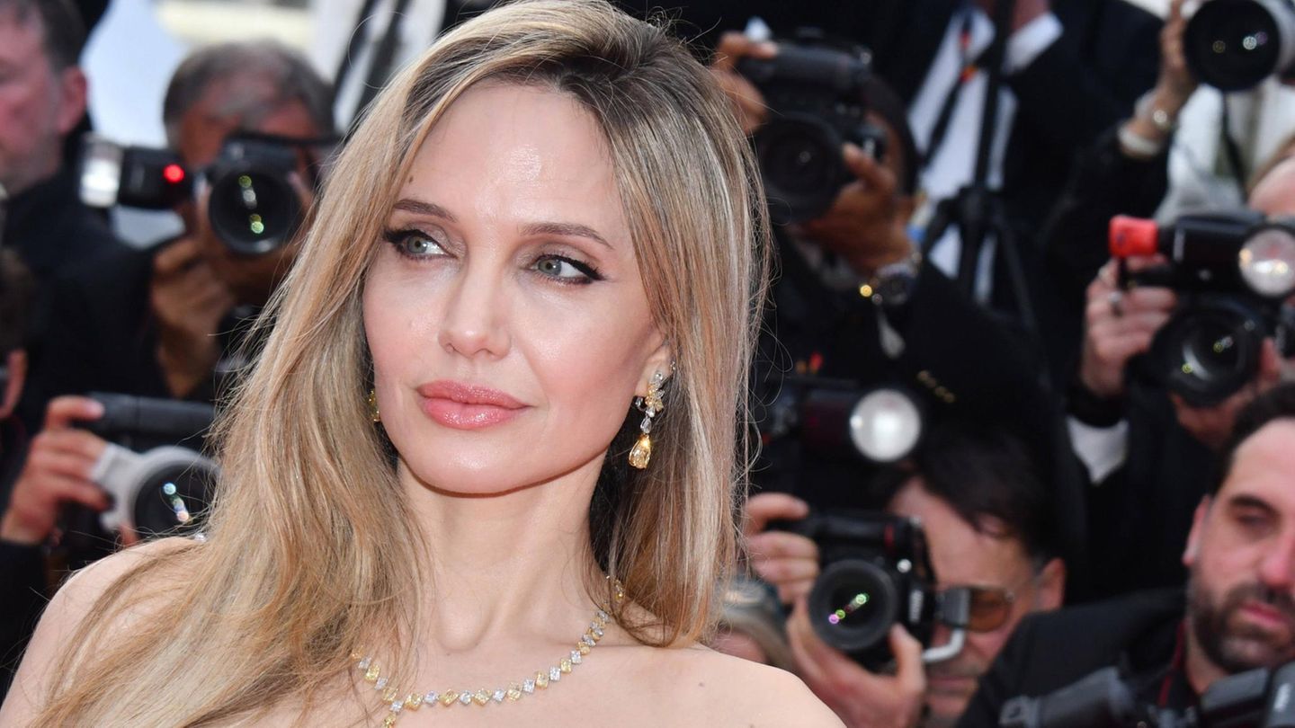 Angelina Jolie Angelina Jolie