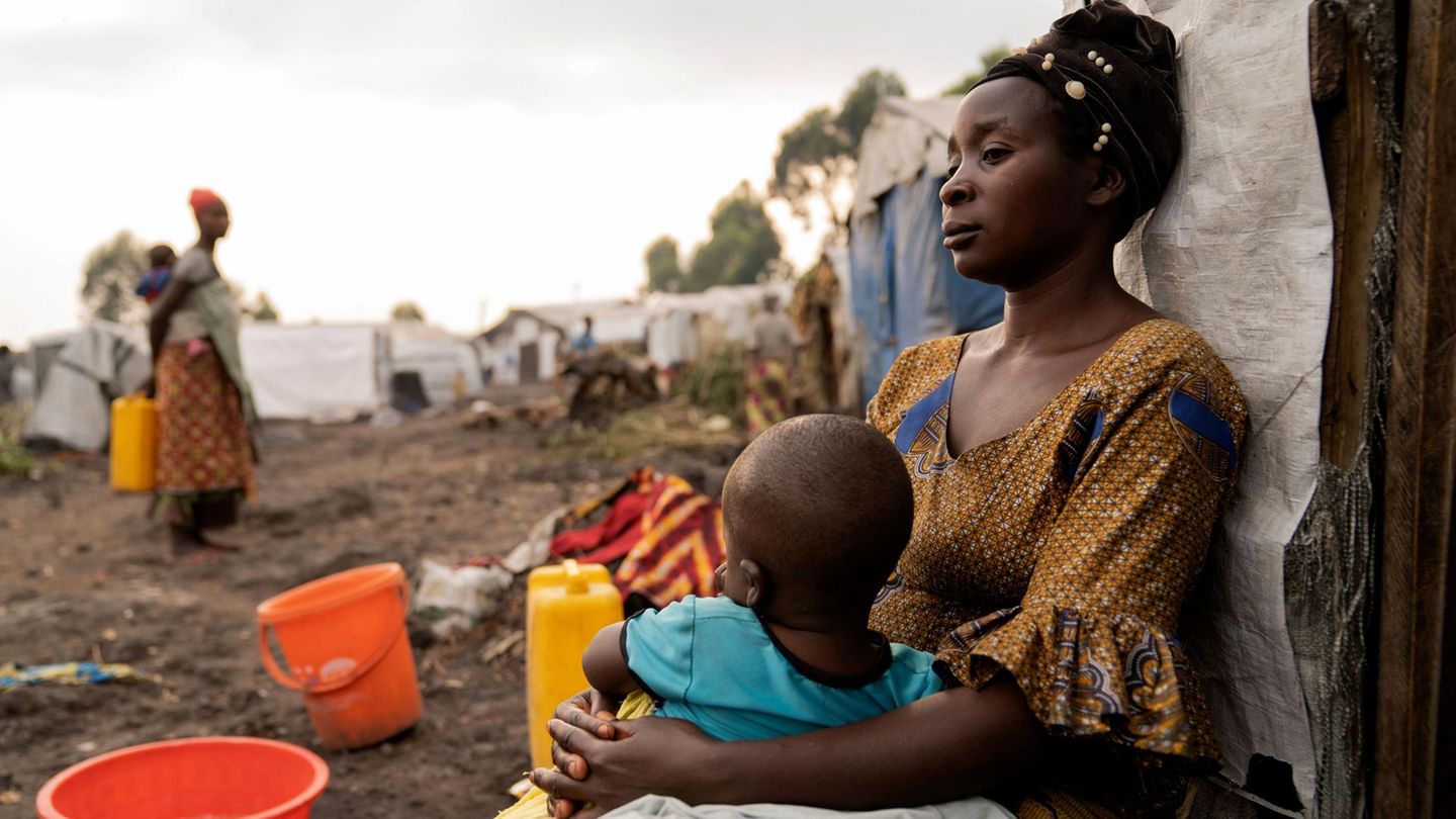 DR Kongo Das große, zentralafrikanische Land leidet seit Jahrzehnten unter Unruhen und Kriegen, die 7,8 Millionen Binnenflüchtlinge produziert haben. 900.000 Bürger sollen aus dem Kongo geflohen sein. Zuletzt wurde der Norden des Landes erschüttert, als die M23-Miliz die Provinzhauptstadt Goma eroberte. Allein durch den jüngsten Konflikt wurden 1,2 Millionen Menschen aus ihrer Heimat in andere Teile des Landes vertrieben, gleichzeitig nahm das Land 500.000 Menschen aus Nachbarländern auf