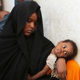 Den zehnten Platz im Ranking der schlimmsten Vertreibungskrisen nimmt Somalia ein. Das Land am Horn von Afrika ist ein zerfallender Staat, der teilweise nur auf dem Papier existiert. Im Jahr 2024 kamen verschiedene Faktoren zusammen, die eine die Lage rasant verschärften. Eine Dürre, ein aufflackender Bürgerkrieg und wirtschaftliche Unsicherheit ließen die Zahl der Binnenflüchtlinge auf 3,5 Millionen Menschen anwachsen. In diesem Jahr rechnet der NRC mit einer sich verschärfenden Nahrungsmittelknappheit