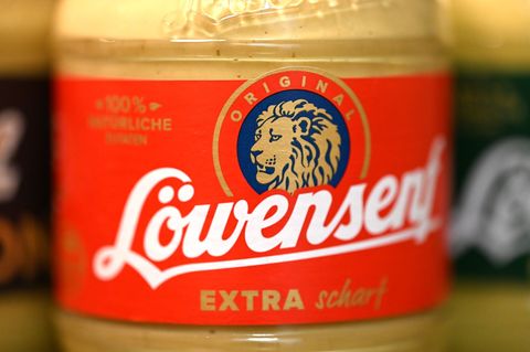 Das Löwensenf-Logio auf einem Glas