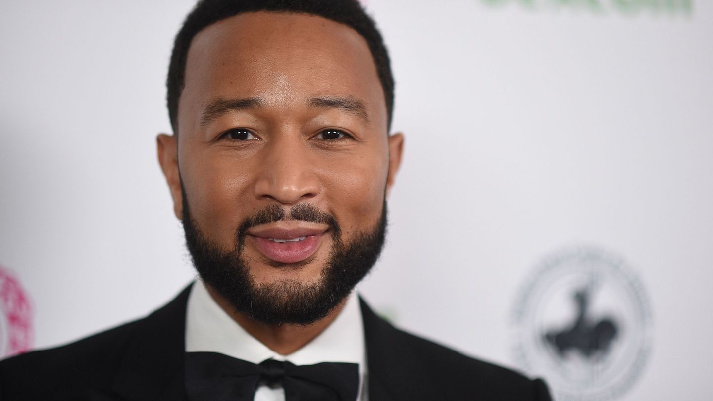 Music: John Legend: USA slides in “authoritarian government system”