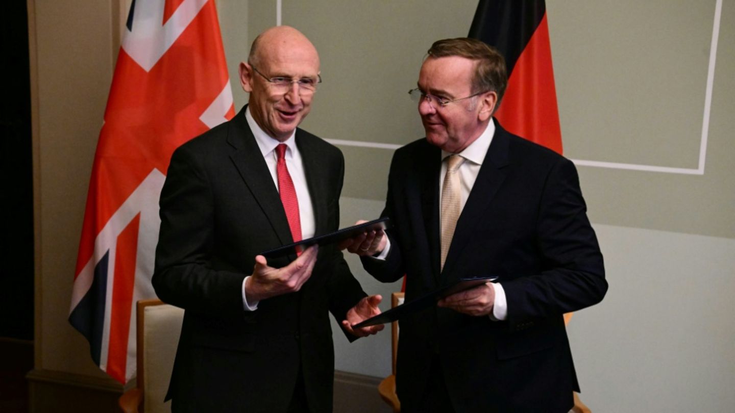 Pistorius (r.) und Healey Mitte Mai in Berlin