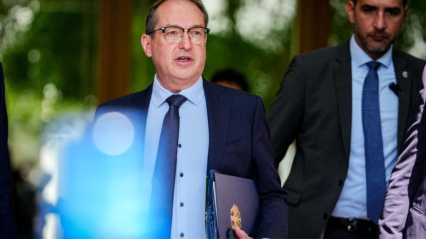 Migration: Dobrindt and freely defend migration policy