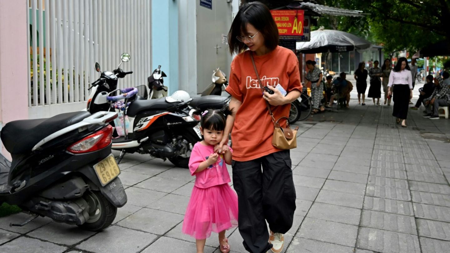 Frau mit Kind im Vietnam