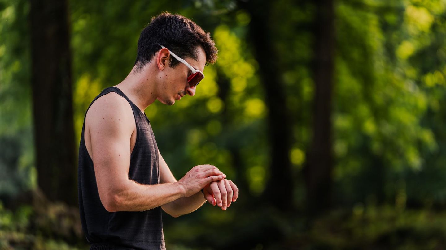 Running glasses: perfect protection against sun, sweat and insects