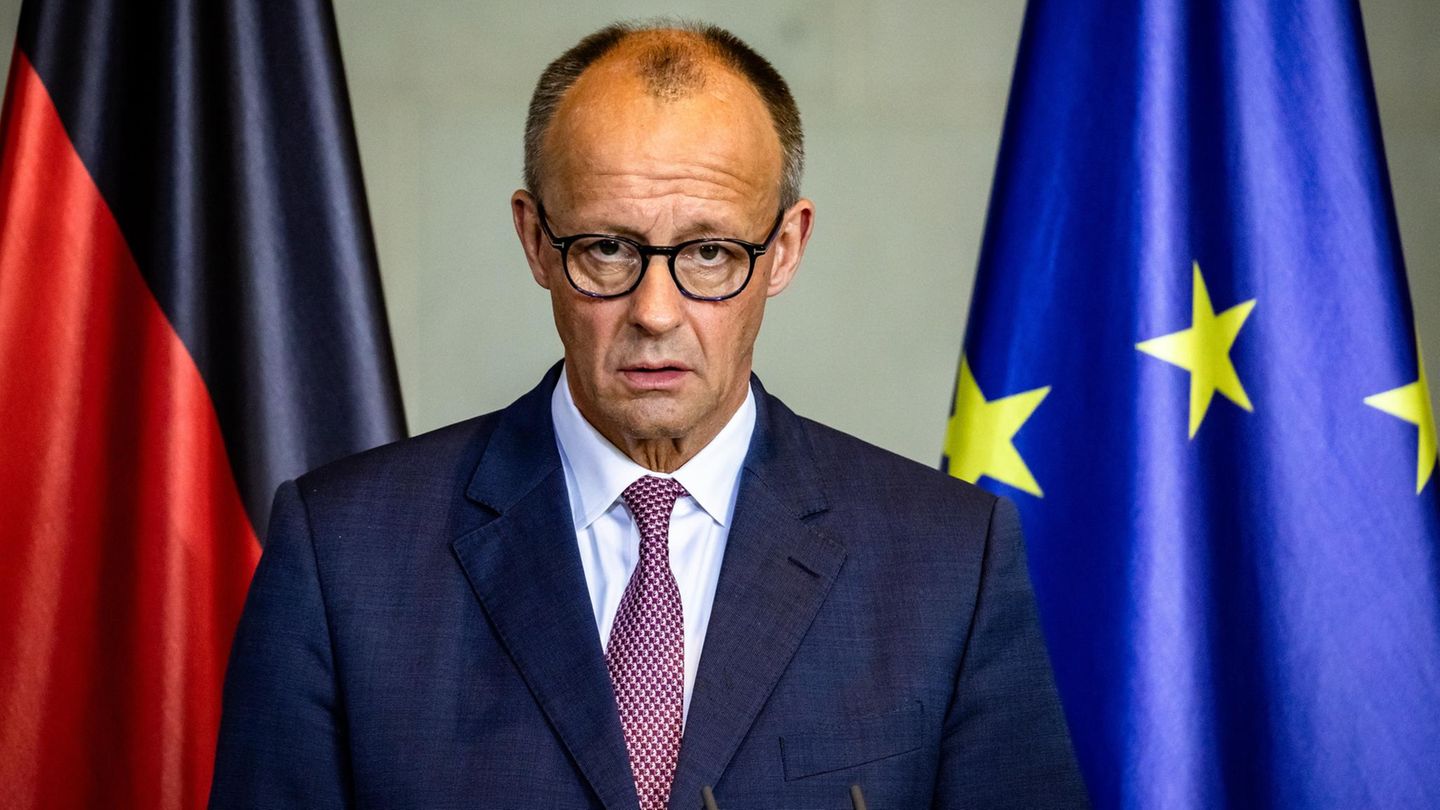Bundeskanzler Friedrich Merz antwortet auf Fragen bei einer Pressekonferenz