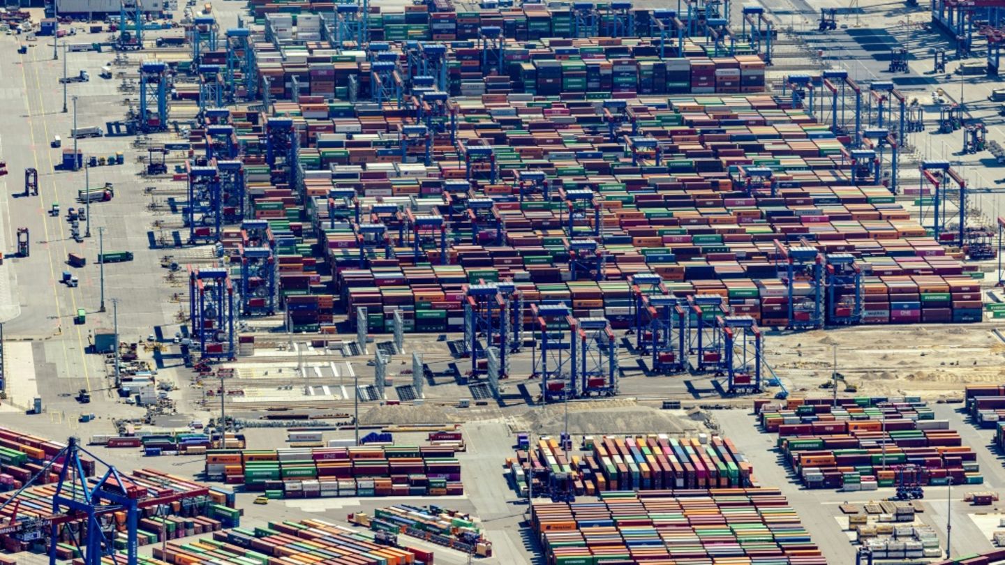 Containerumschlag im Hamburger Hafen