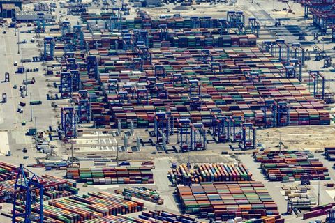 Containerumschlag im Hamburger Hafen