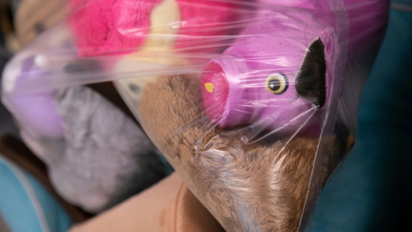 Stofftiere in Plastiktüten