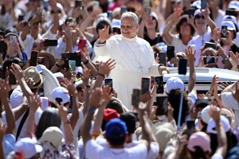 Umjubelter Papst