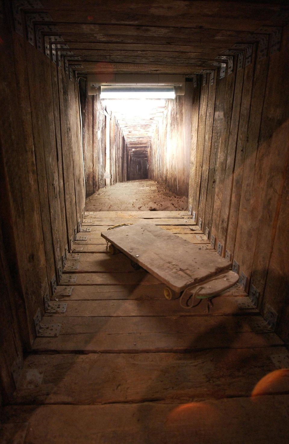 In der Polizeihistorischen Sammlung in Berlin-Tempelhof wurde ein Teil des Tunnels nachgebaut In der Polizeihistorischen Sammlung in Berlin-Tempelhof wurde ein Teil des Tunnels nachgebaut