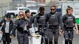 Das Deutsche Team der SailGP auf dem Weg zum Boot.