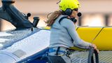 Der Driver an Bord eines F50 Katamarans der SailGP