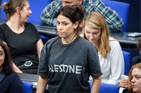 Linken-Abgeordnete Cansin Köktürk wurde von Bundestagspräsidentin Julia Klöckner (CDU) aus dem Plenum geworfen