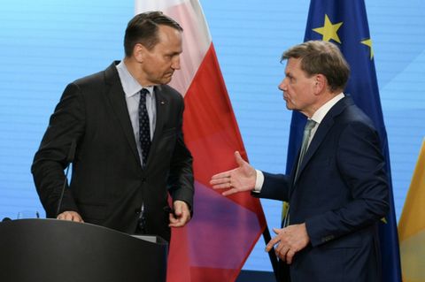 Sikorski (links) und Wadephul in Berlin