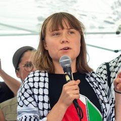 Greta Thunberg und andere Aktivisten vor ihrer Abreise in den Nahen Osten