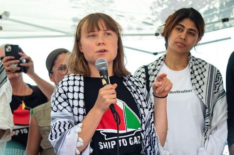 Greta Thunberg und andere Aktivisten vor ihrer Abreise in den Nahen Osten