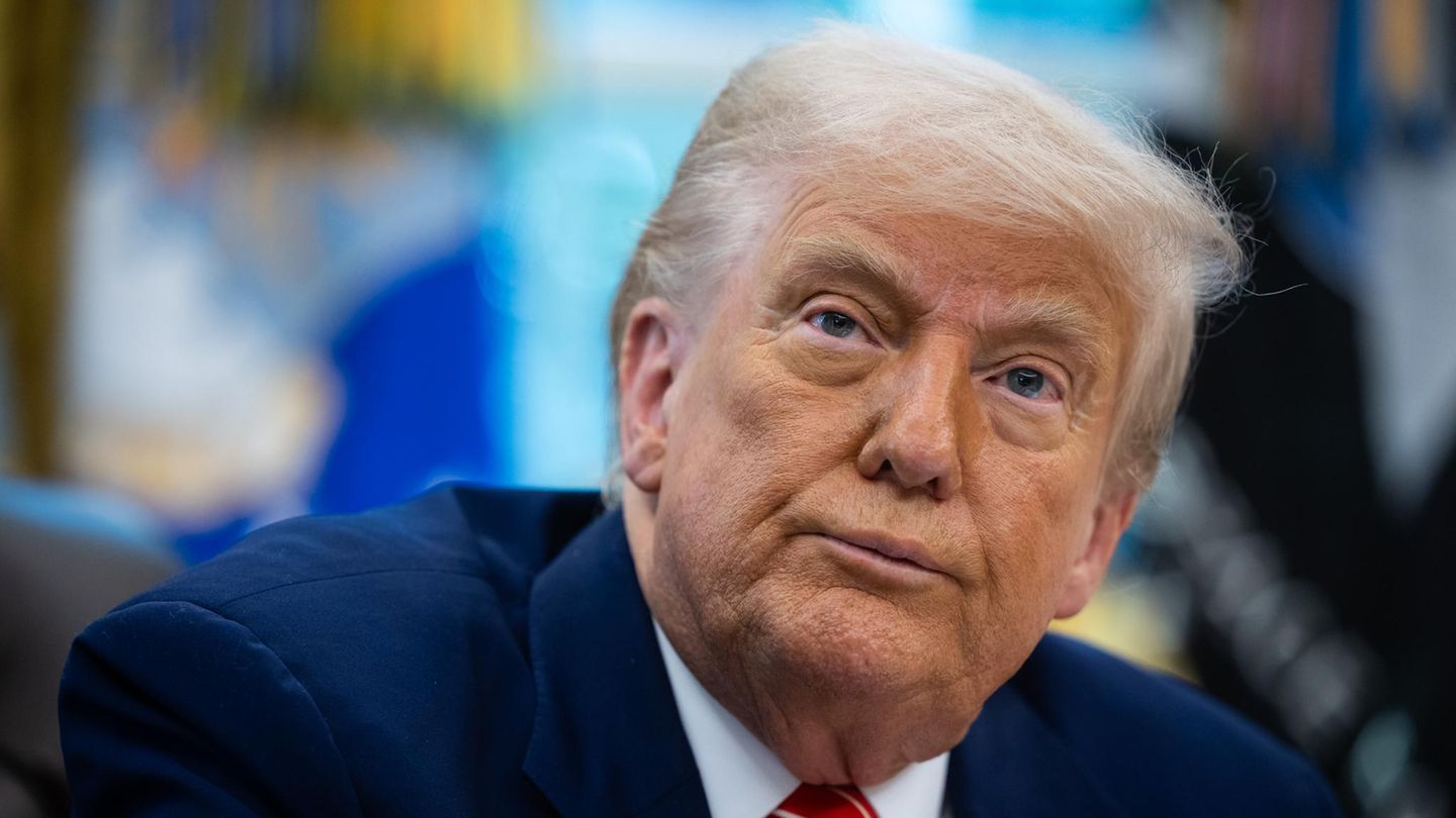 Donald Trump prohibits citizens from twelve countries in the USA
