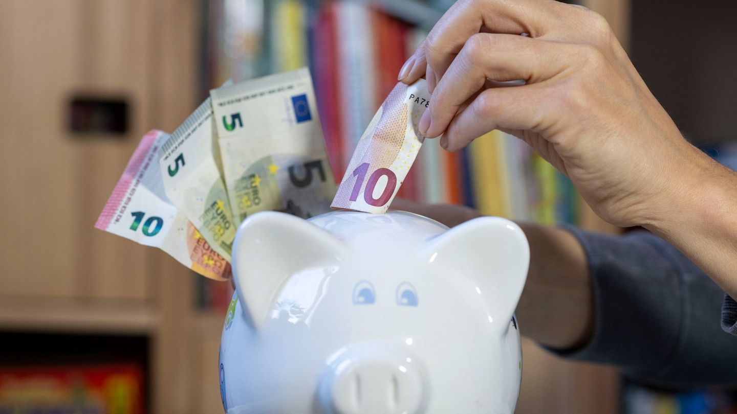 Consequence of the ECB money policy: saving interest rates continue to fall