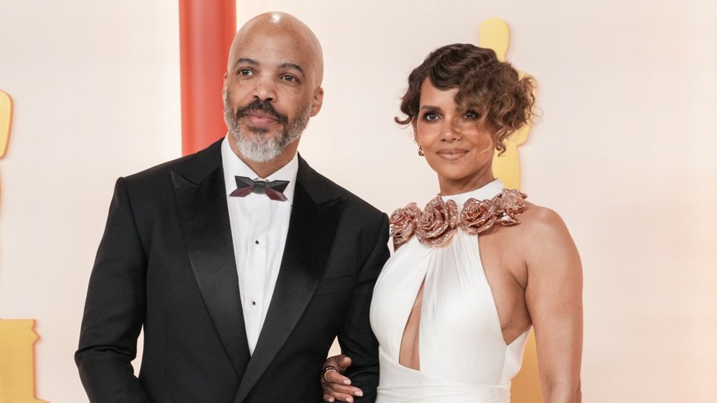 Van Hunt made an application to her: that’s why Halle hesitates Berry with her answer