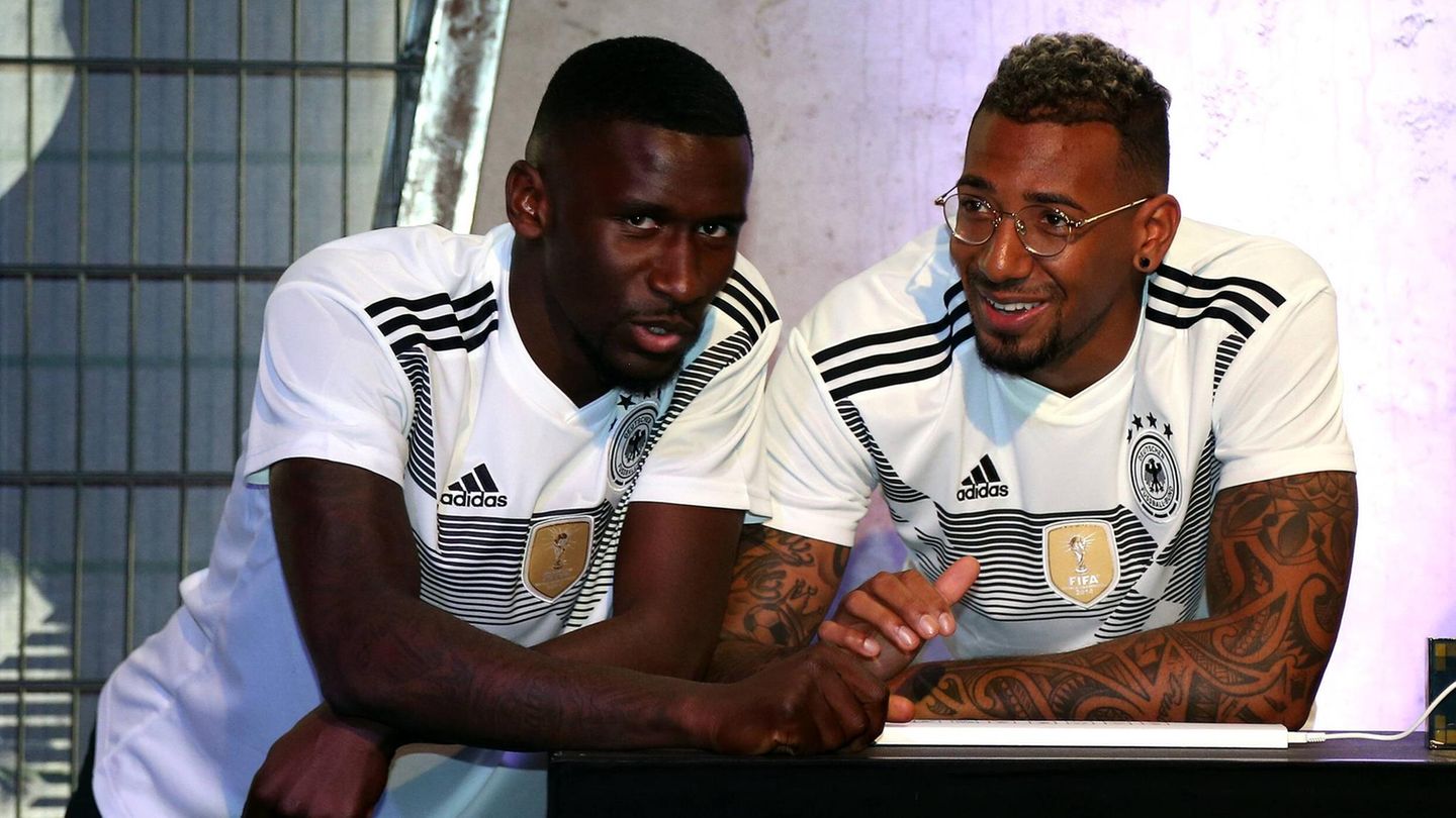 Antonio Rüdiger (l) und Jérôme Boateng im DFB-Dress