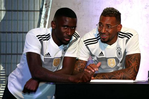 Antonio Rüdiger (l) und Jérôme Boateng im DFB-Dress