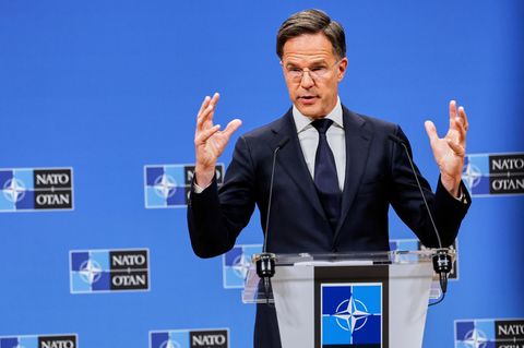 Nato-Generalsekretär Mark Rutte spricht auf einer Pressekonferenz nach einem Treffen der Nato-Außenminister