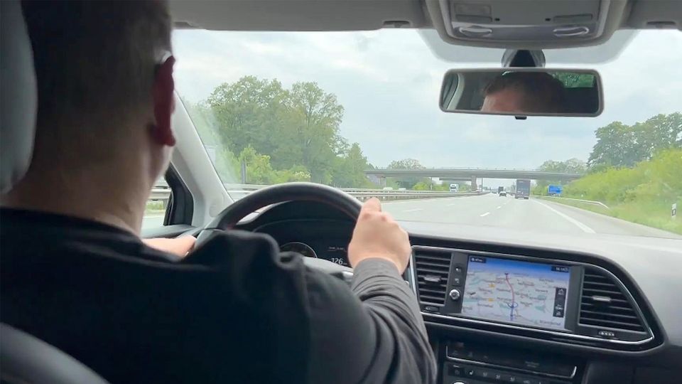 Unbekannte werfen Gegenstände auf A1 und A7: Polizei warnt vor "Autobahnteufeln"