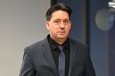 Manuel Gräfe im vergangenen März auf dem Weg zur Verhandlung am Landgericht Frankfurt